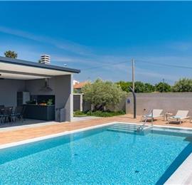 4-Bedroom Villa with pool in Fazana, Istria, Sleeps 8